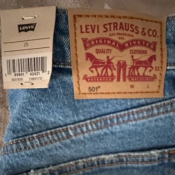 Levi's® Women’s 501 Original High Rise Distressed Hem Cut Off Shorts Size/25 - Picture 6 of 14